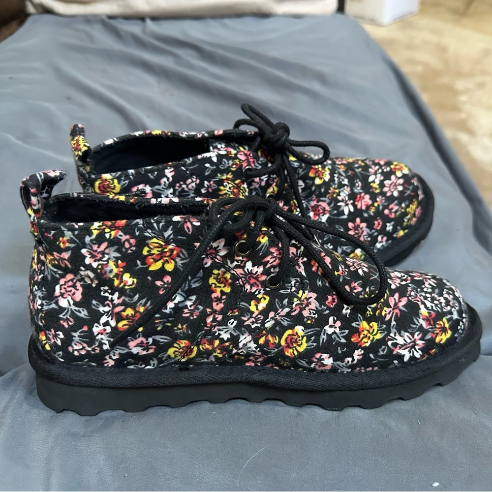 Bear paw booties size 7